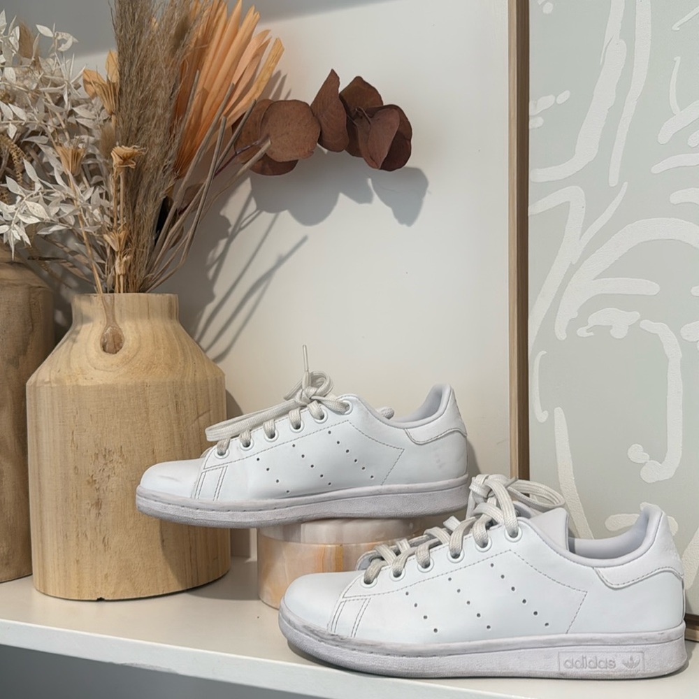 Girls all white Stan Smith Adidas sneakers Size 3.5